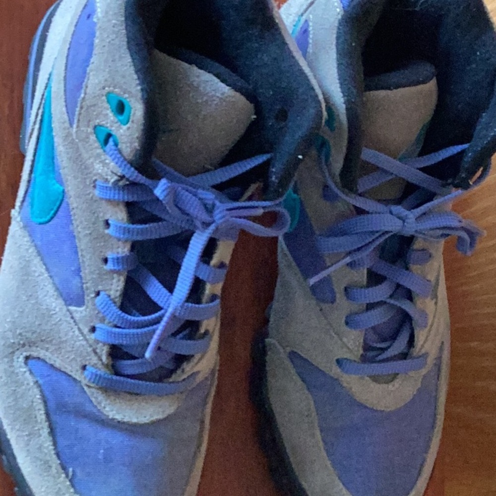 Nike boot sneakers great condition size 8US made in Indonesia.